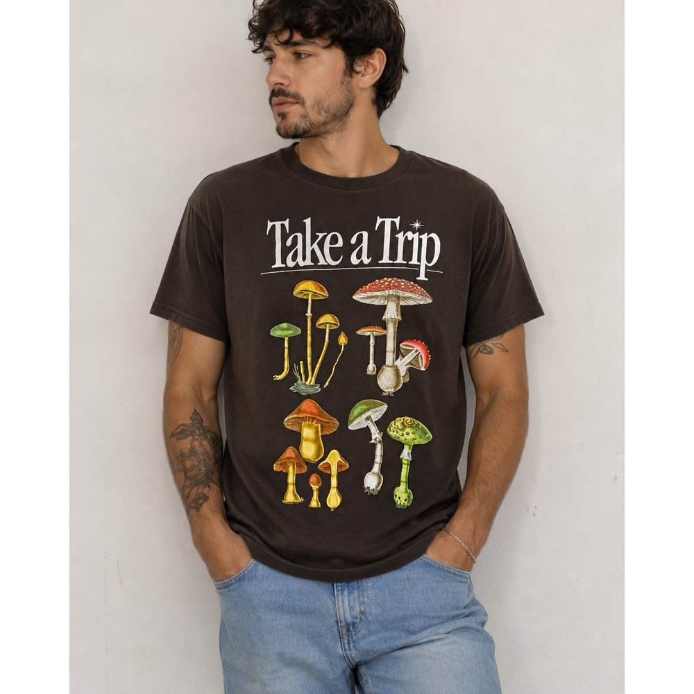Descendants Take A Trip Mushroom Graphic T-Shirt Brown Men's Medium Psychedelic - Picture 1 of 6